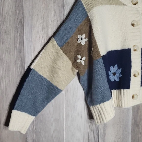 Luna Ivy Anthropologie Women XS Oversized Cardigan Knit Patchwork Floral NWT - Picture 4 of 10